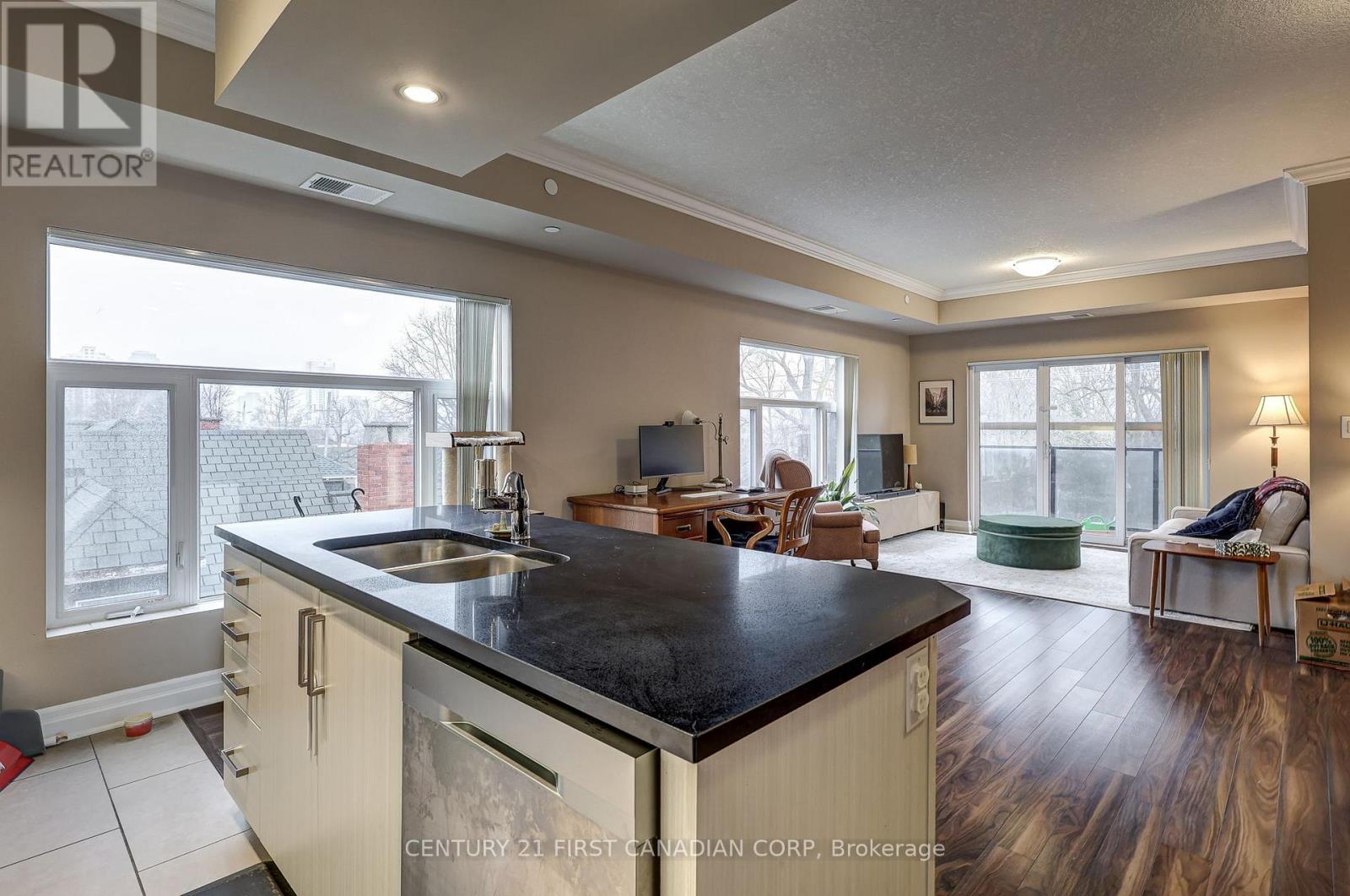 410 - 89 Ridout Street S, London South, Ontario  N6C 3X2 - Photo 29 - X12921986