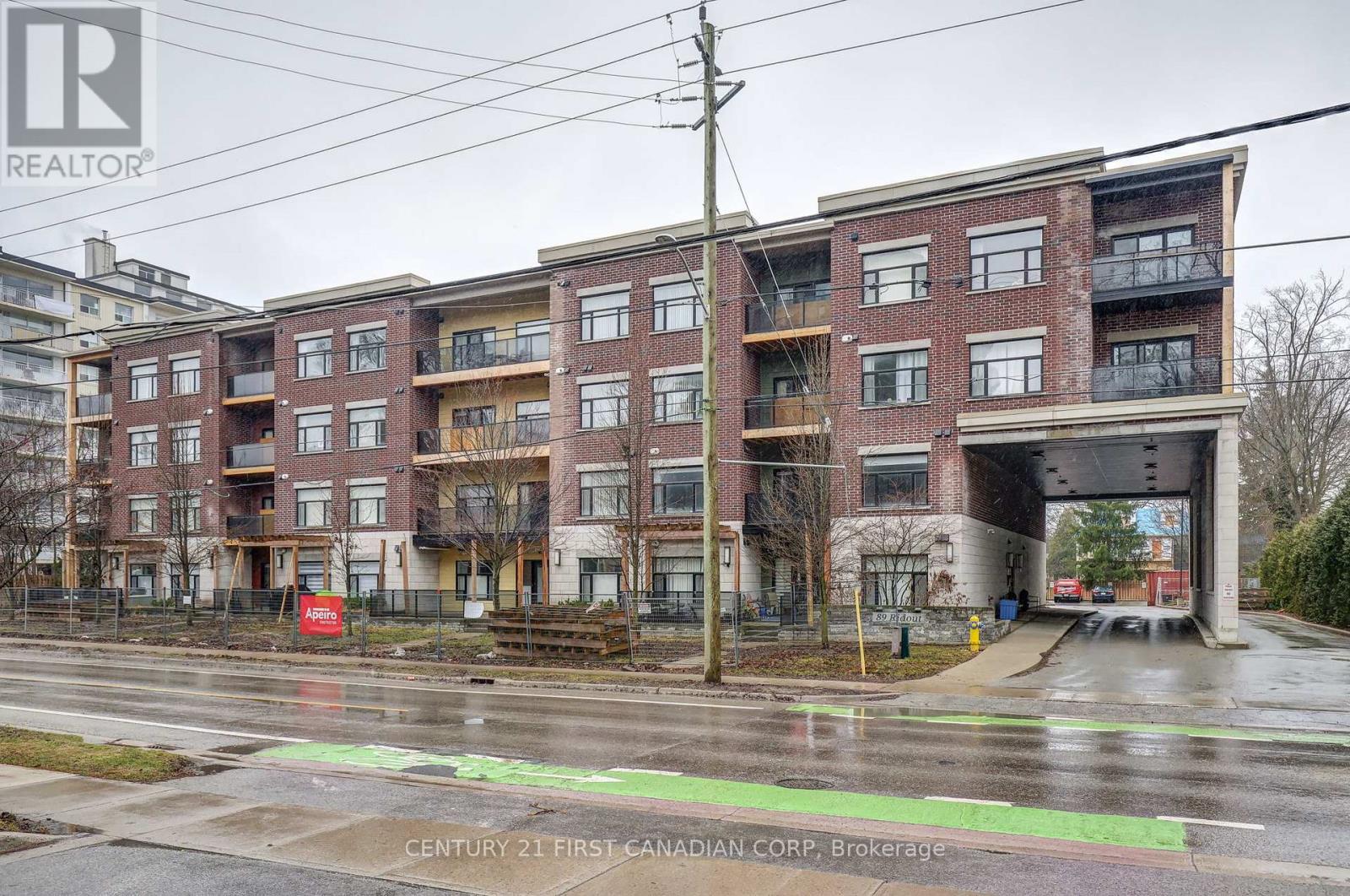 410 - 89 Ridout Street S, London South, Ontario  N6C 3X2 - Photo 3 - X12921986