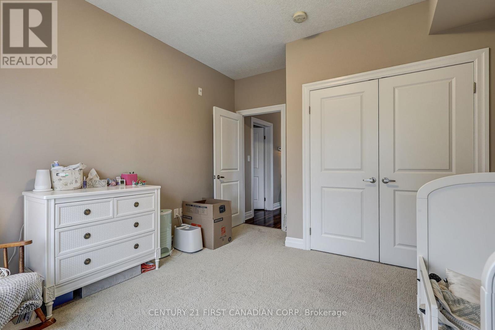 410 - 89 Ridout Street S, London South, Ontario  N6C 3X2 - Photo 32 - X12921986