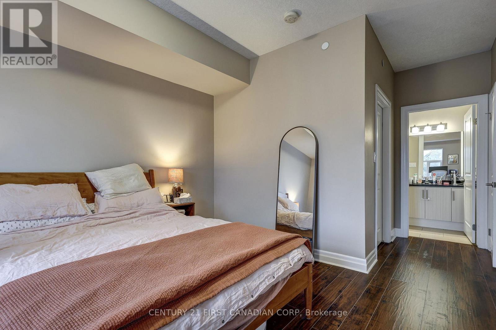 410 - 89 Ridout Street S, London South, Ontario  N6C 3X2 - Photo 34 - X12921986