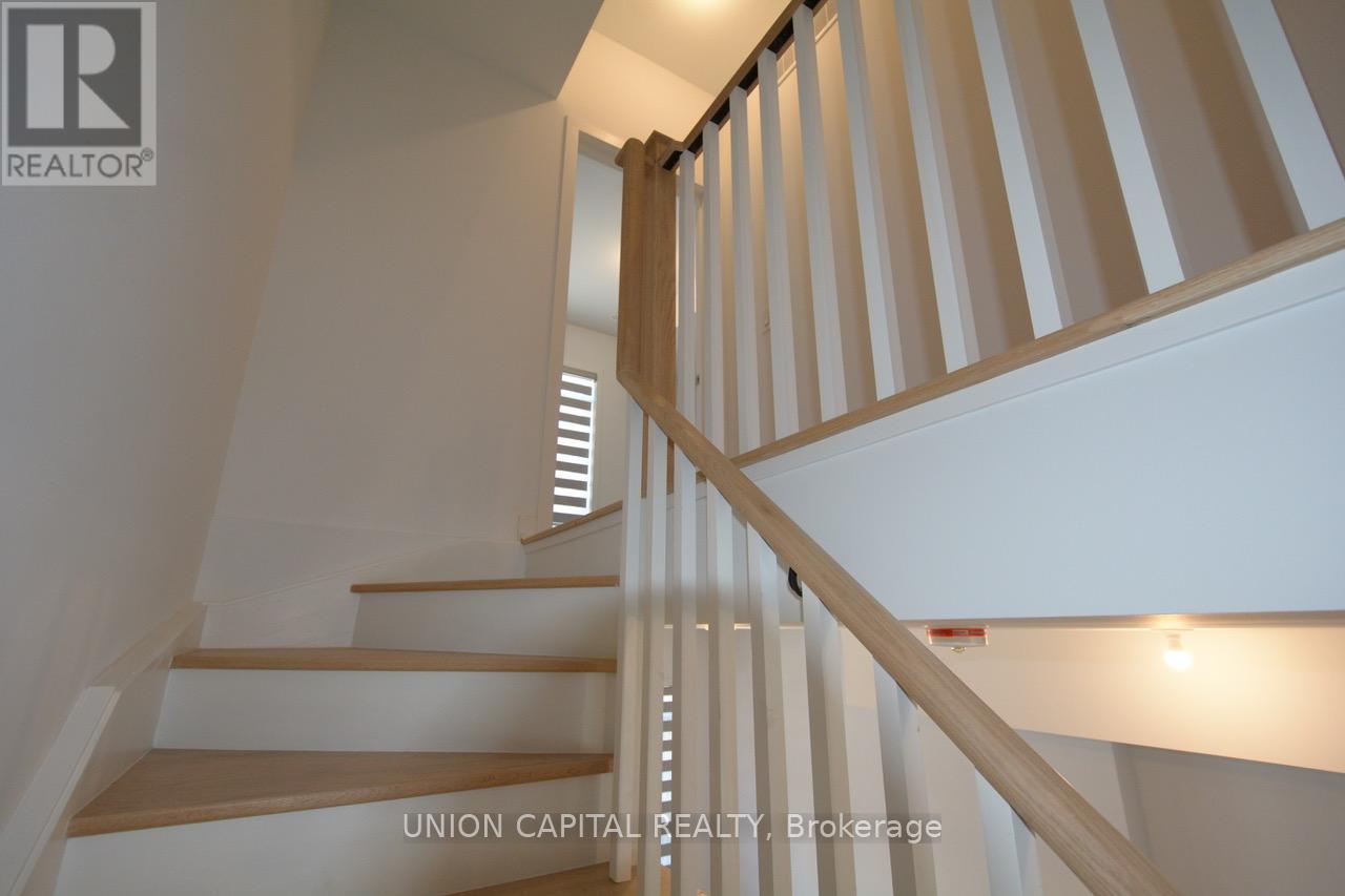 25 Case Ootes Drive, Toronto, Ontario  M4A 1C5 - Photo 5 - C12777700