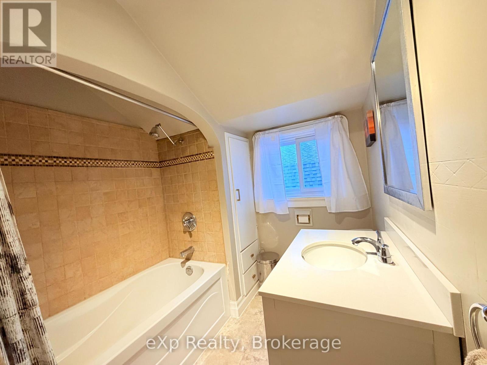 580 11th Avenue, Hanover, Ontario  N4N 2S6 - Photo 10 - X12921956