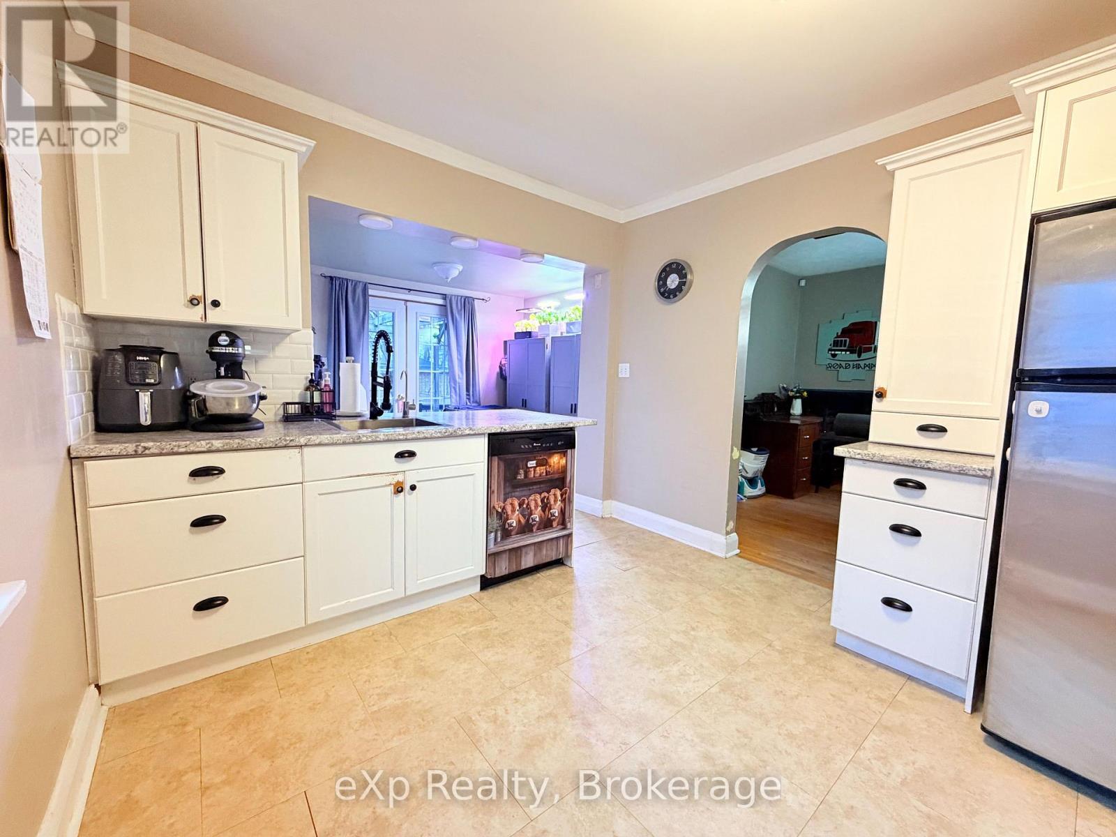 580 11th Avenue, Hanover, Ontario  N4N 2S6 - Photo 8 - X12921956