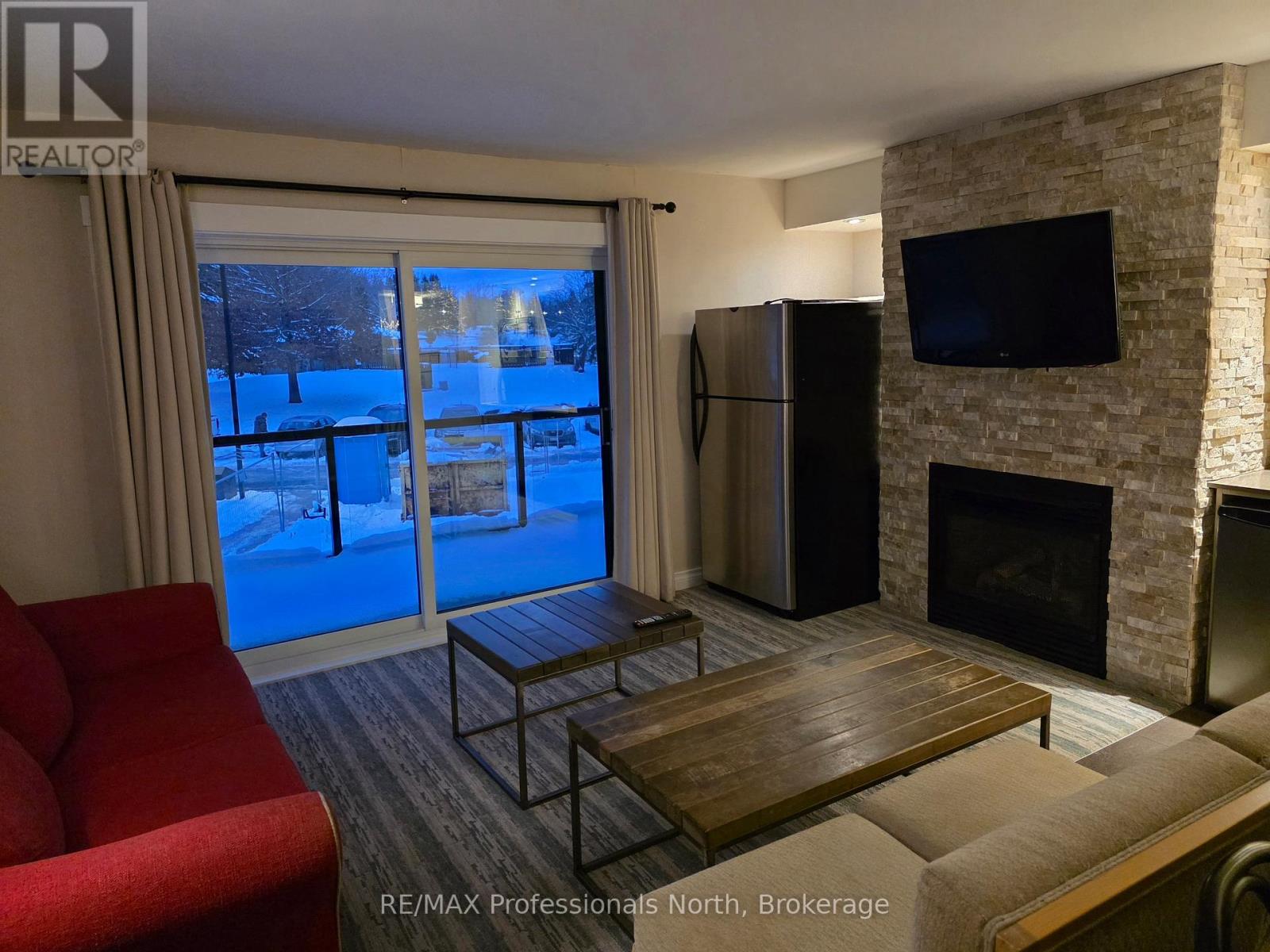 54-207 - 1235 Deerhurst Drive, Huntsville, Ontario  P1H 2E8 - Photo 2 - X12921964