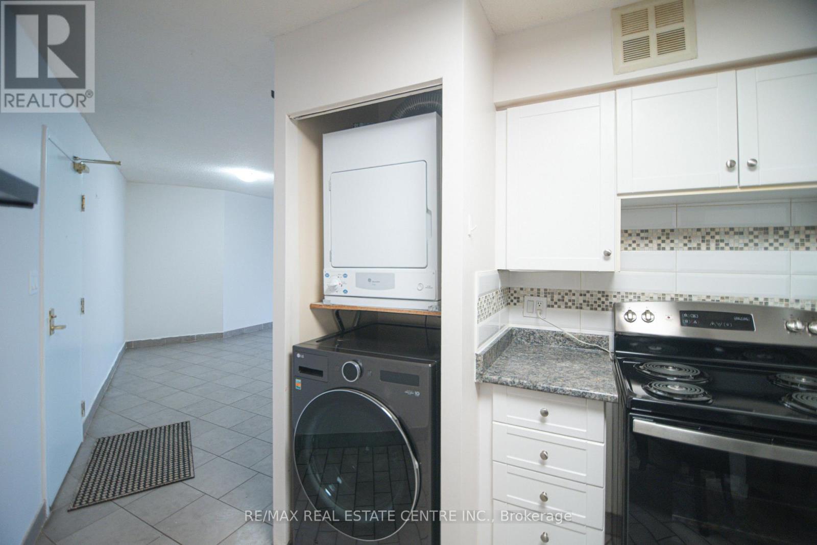 1504 - 270 Queens Quay W, Toronto (Waterfront Communities), Ontario  M5J 2N4 - Photo 10 - C12921972