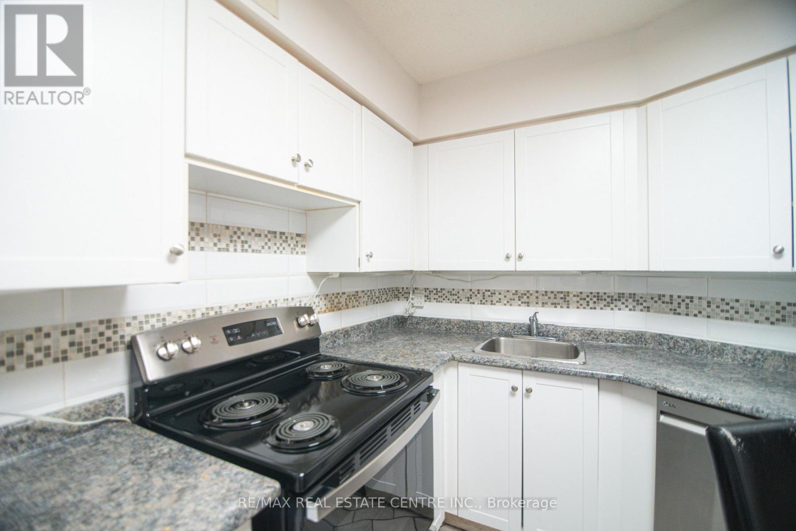 1504 - 270 Queens Quay W, Toronto (Waterfront Communities), Ontario  M5J 2N4 - Photo 11 - C12921972