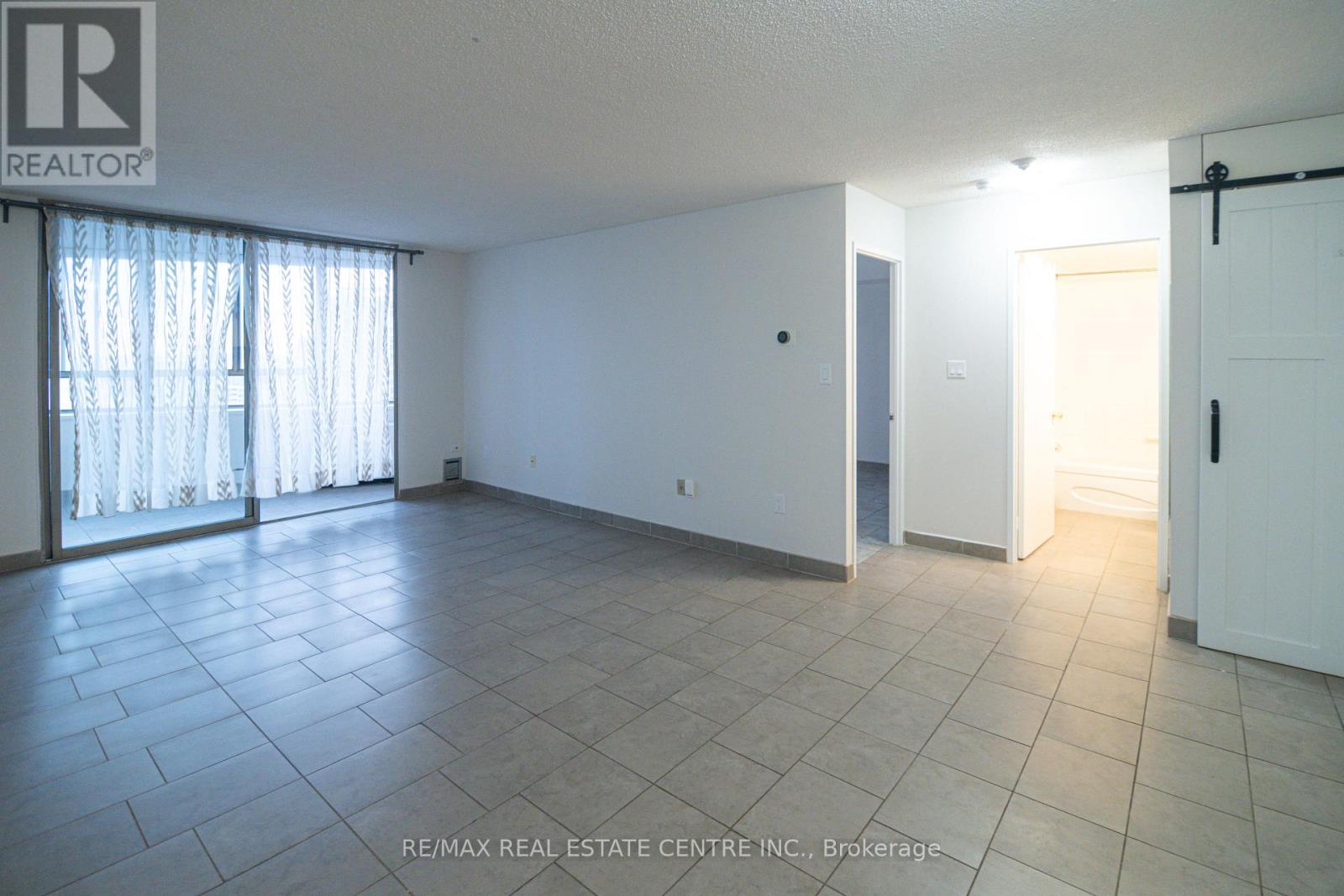 1504 - 270 Queens Quay W, Toronto (Waterfront Communities), Ontario  M5J 2N4 - Photo 15 - C12921972