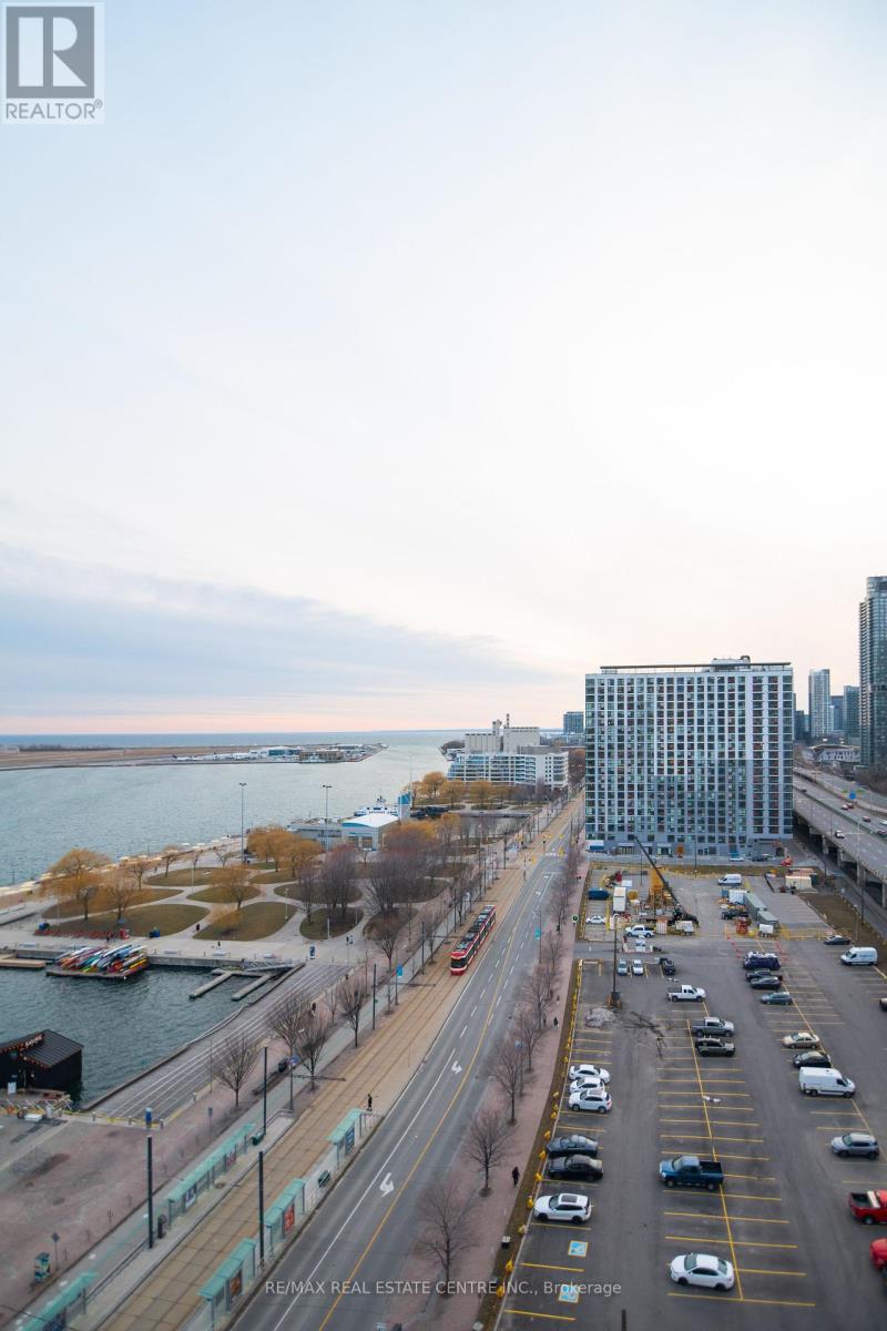 1504 - 270 Queens Quay W, Toronto (Waterfront Communities), Ontario  M5J 2N4 - Photo 3 - C12921972