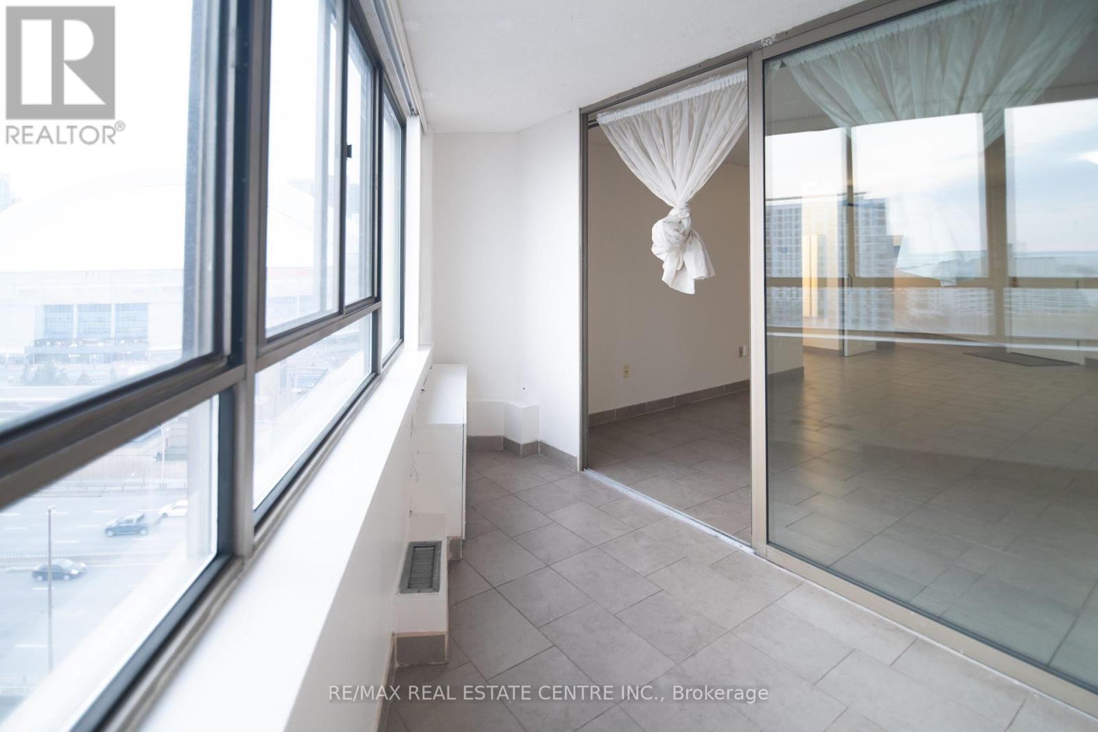 1504 - 270 Queens Quay W, Toronto (Waterfront Communities), Ontario  M5J 2N4 - Photo 7 - C12921972