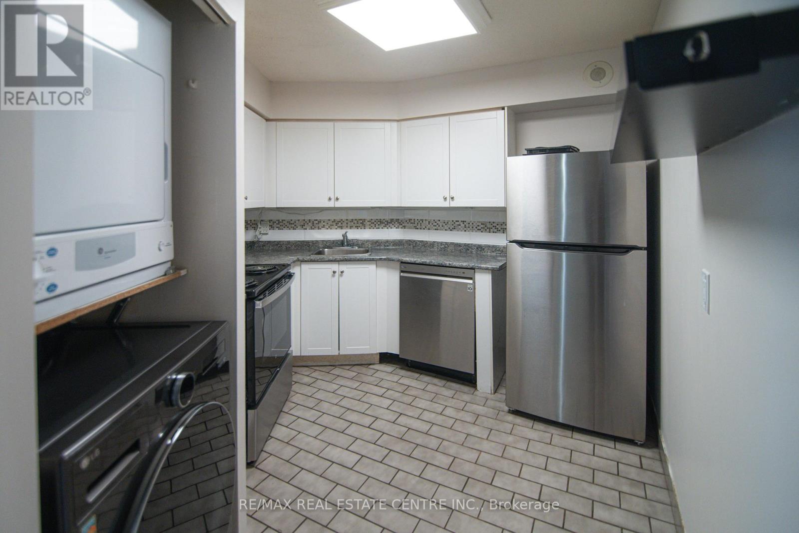 1504 - 270 Queens Quay W, Toronto (Waterfront Communities), Ontario  M5J 2N4 - Photo 8 - C12921972