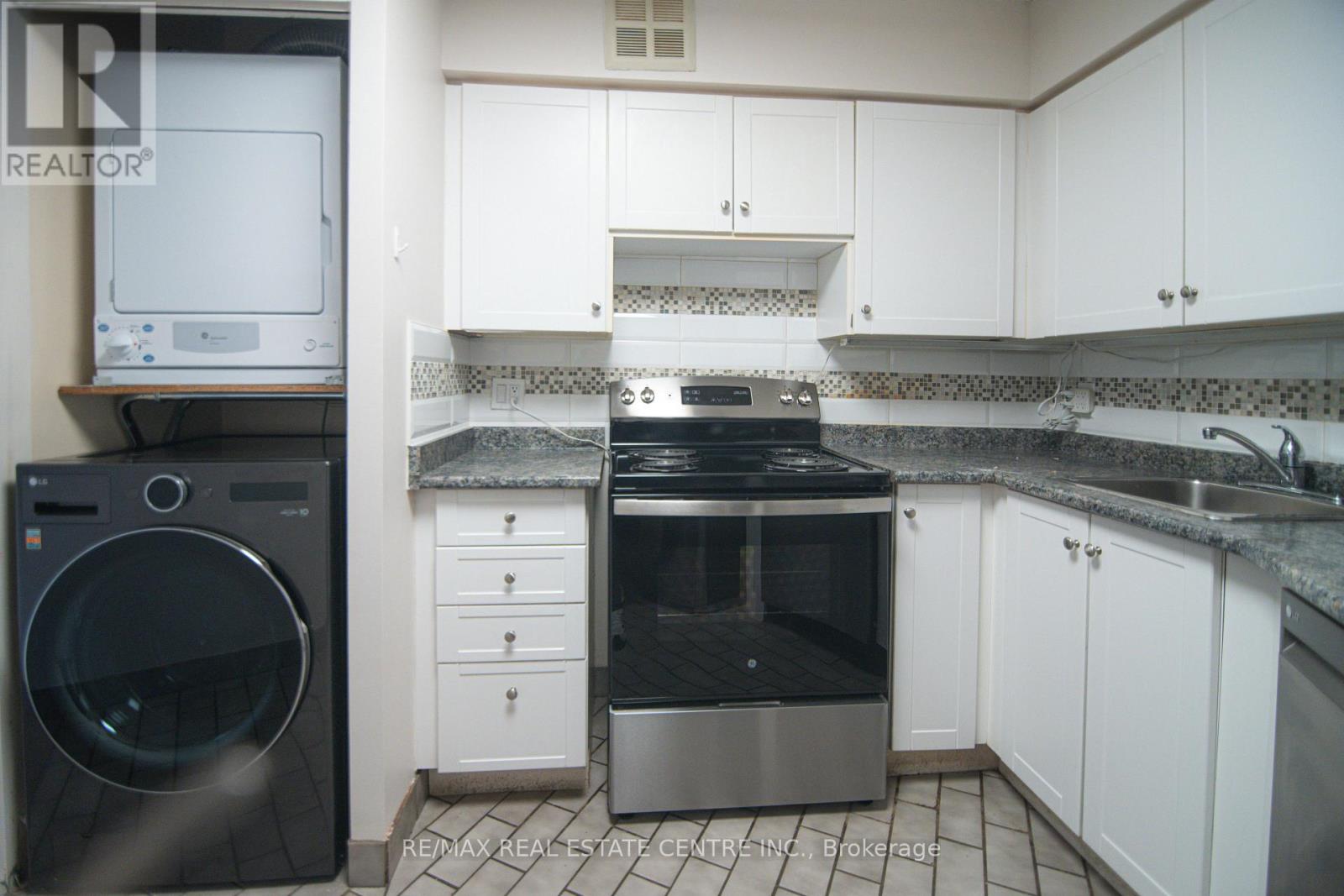 1504 - 270 Queens Quay W, Toronto (Waterfront Communities), Ontario  M5J 2N4 - Photo 9 - C12921972