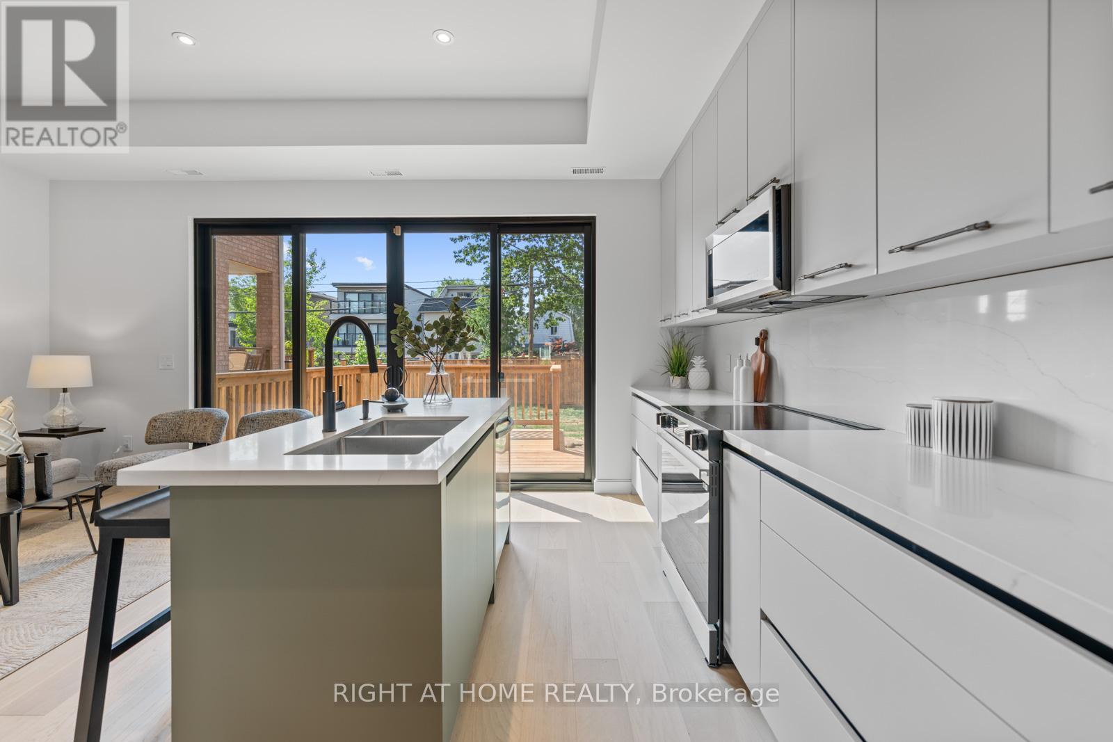 85 Holborne Avenue, Toronto, Ontario  M4C 2R3 - Photo 12 - E12922000