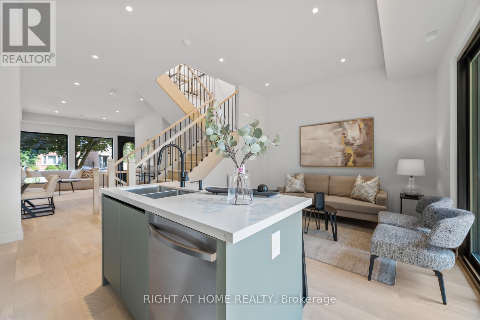 85 Holborne Avenue, Toronto, Ontario  M4C 2R3 - Photo 16 - E12922000