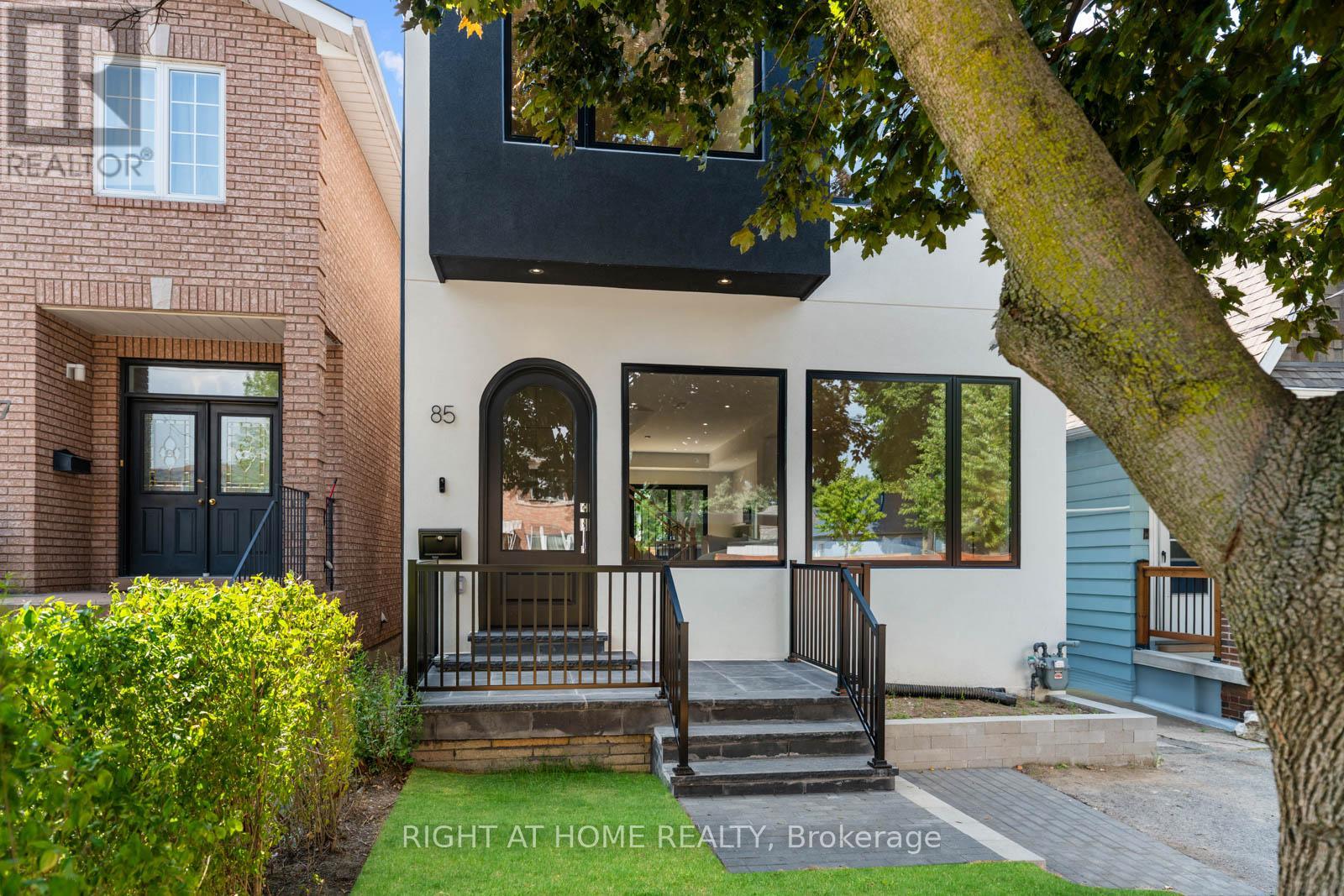 85 Holborne Avenue, Toronto, Ontario  M4C 2R3 - Photo 2 - E12922000