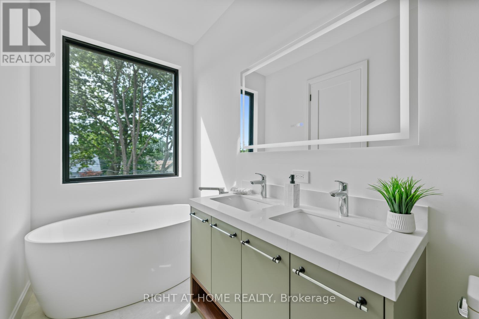 85 Holborne Avenue, Toronto, Ontario  M4C 2R3 - Photo 31 - E12922000