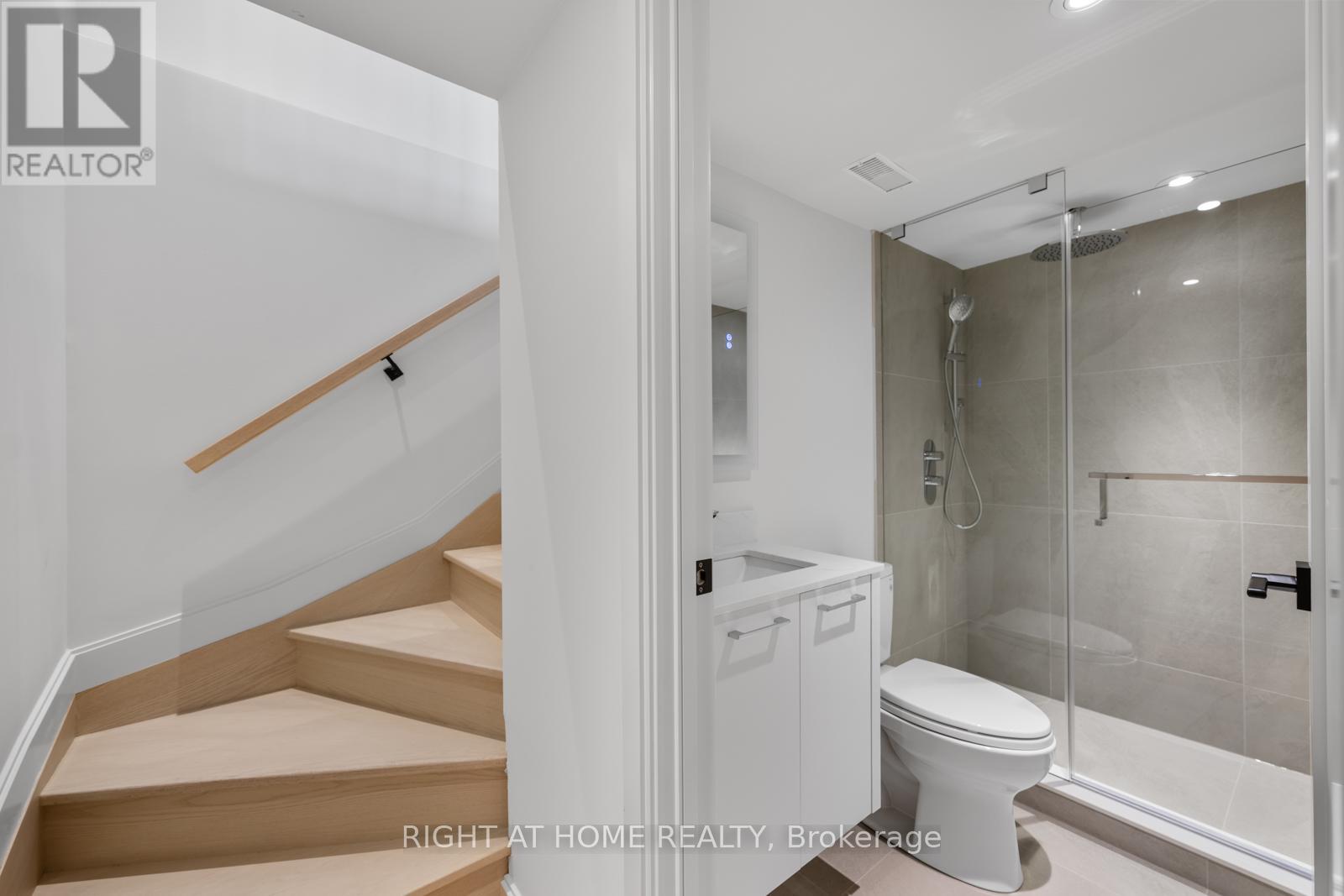 85 Holborne Avenue, Toronto, Ontario  M4C 2R3 - Photo 33 - E12922000