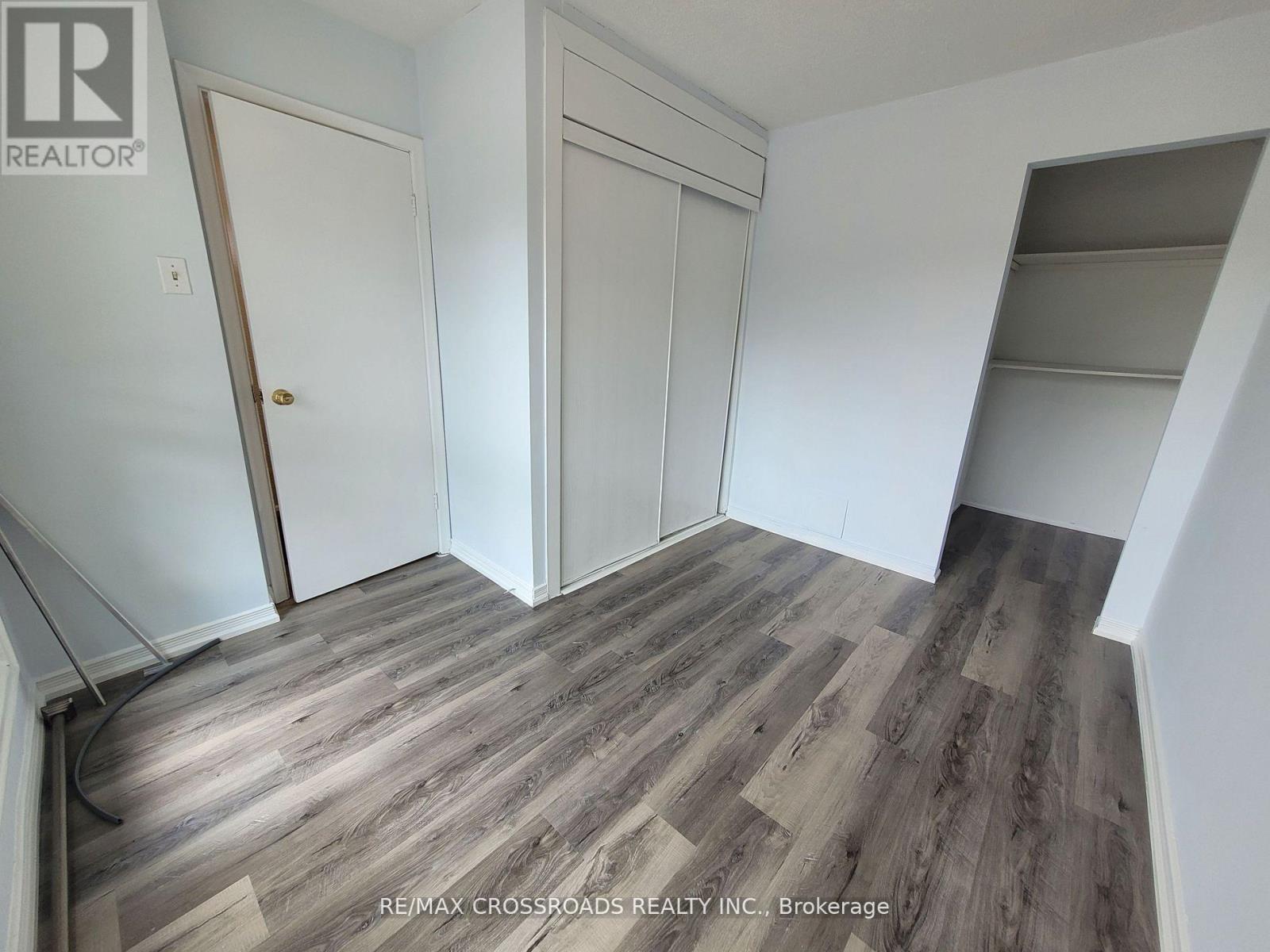 Main - 124 Major Mackenzie Drive E, Richmond Hill, Ontario  L4C 1H1 - Photo 3 - N12922010