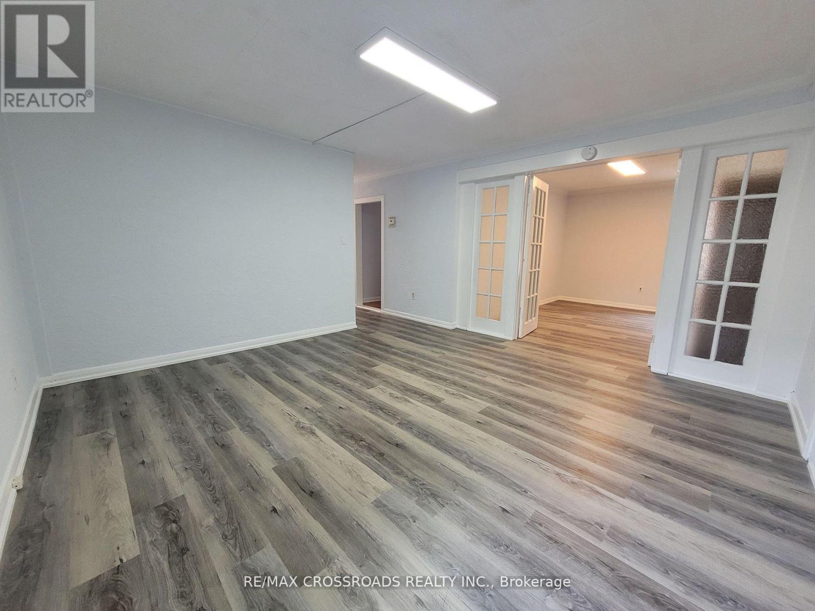 Main - 124 Major Mackenzie Drive E, Richmond Hill, Ontario  L4C 1H1 - Photo 7 - N12922010