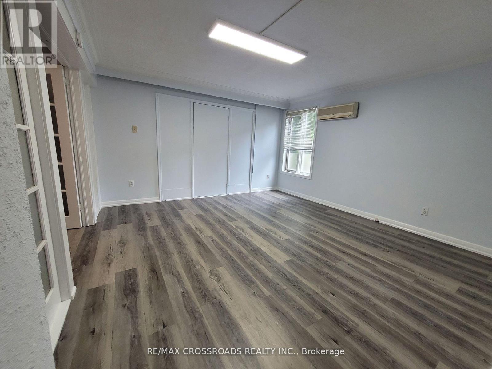 Main - 124 Major Mackenzie Drive E, Richmond Hill, Ontario  L4C 1H1 - Photo 8 - N12922010