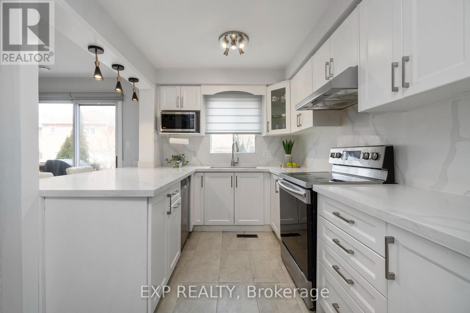 760 Ashprior Avenue, Mississauga, Ontario  L5R 3P1 - Photo 11 - W12921970