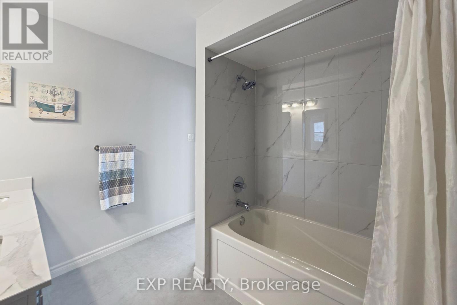 760 Ashprior Avenue, Mississauga, Ontario  L5R 3P1 - Photo 17 - W12921970