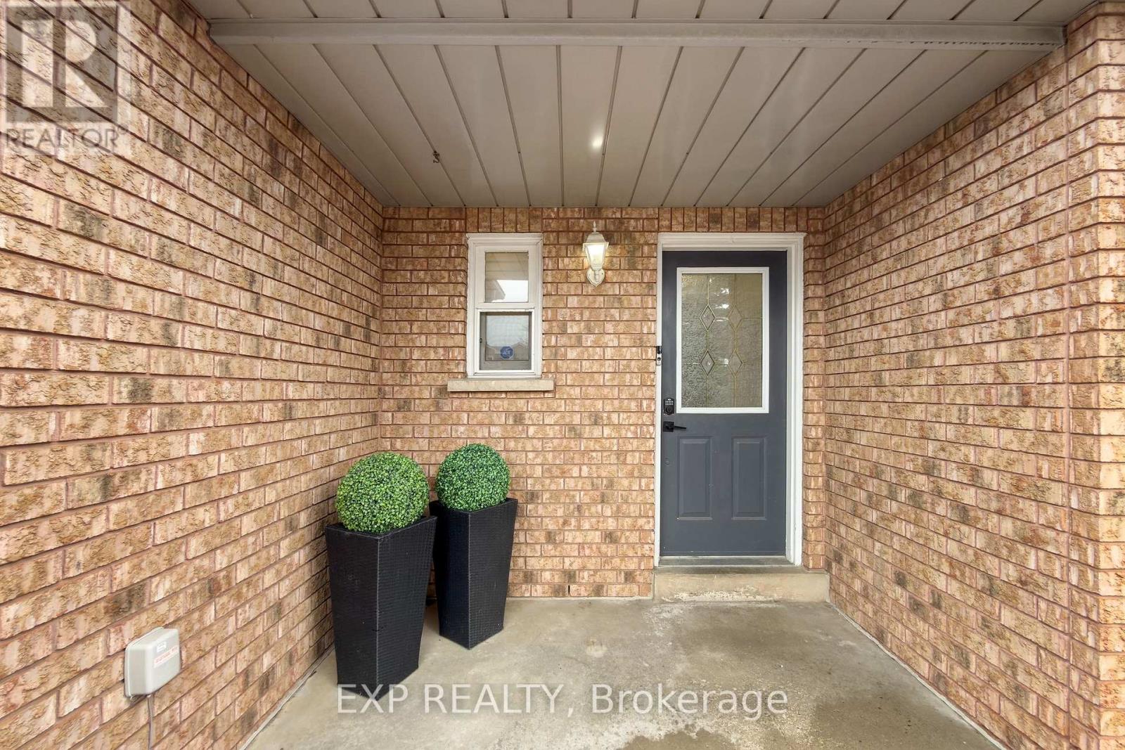 760 Ashprior Avenue, Mississauga, Ontario  L5R 3P1 - Photo 2 - W12921970