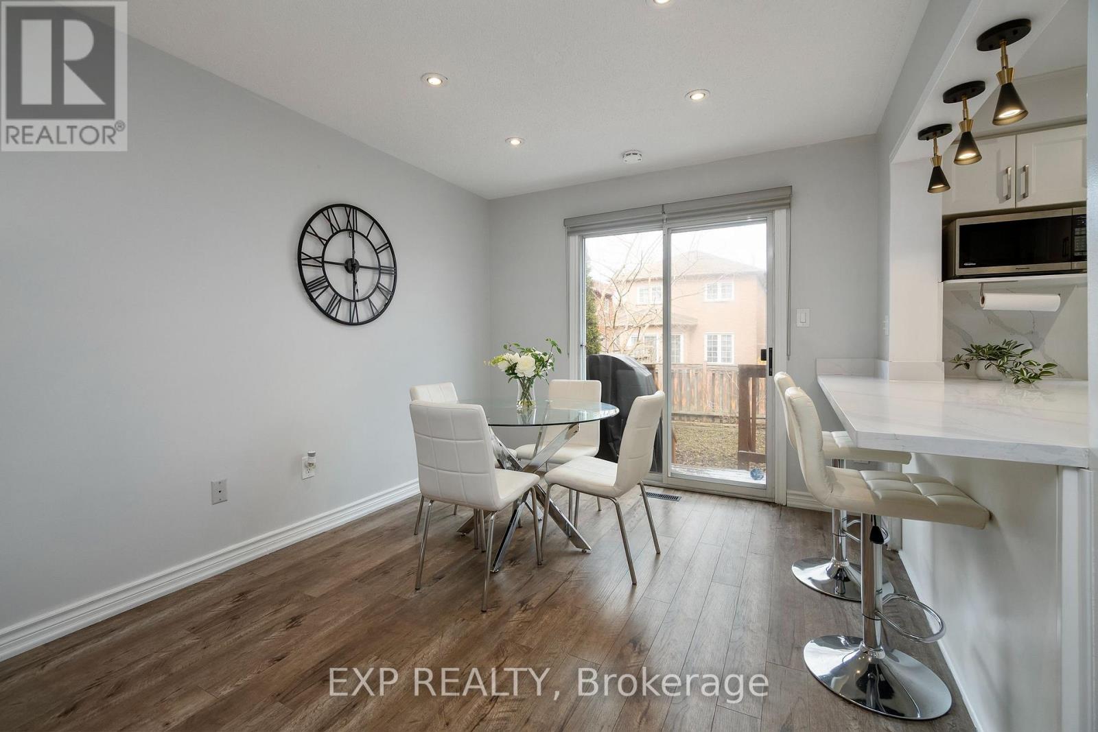 760 Ashprior Avenue, Mississauga, Ontario  L5R 3P1 - Photo 7 - W12921970