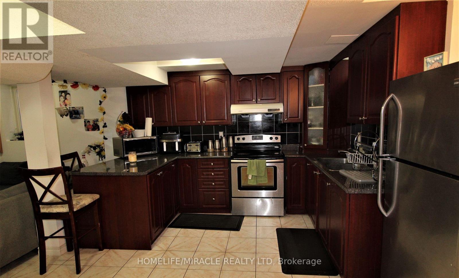 26 Briardale ( Bsmt ) Road, Brampton, Ontario L7A 1S5 - Photo 5 - W12921990