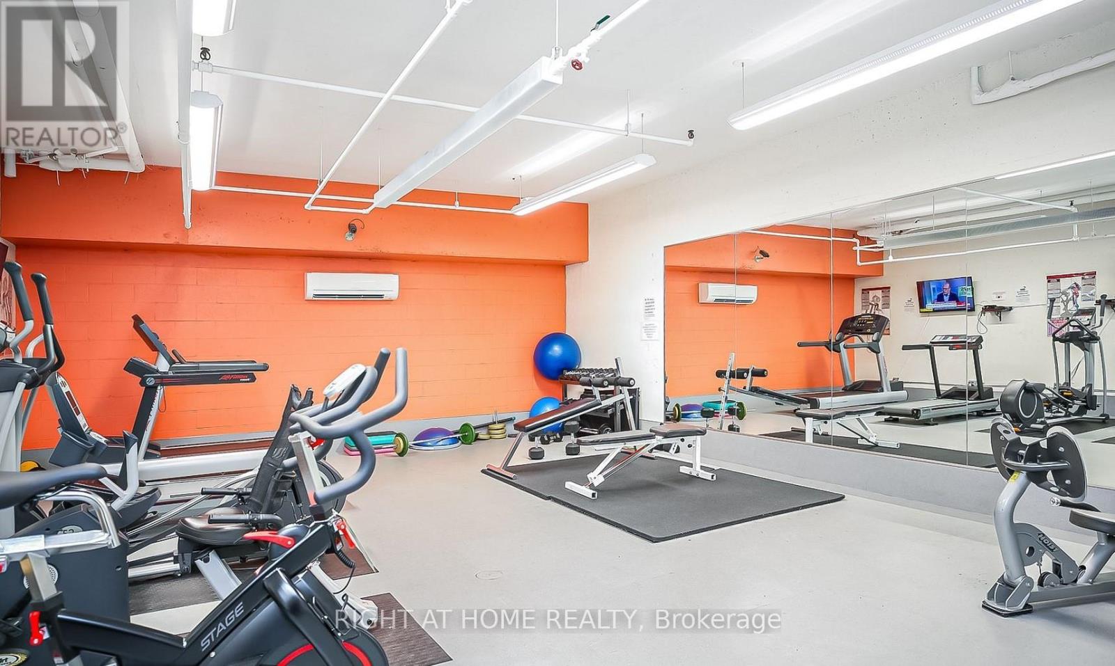 607 - 80 Quebec Avenue, Toronto, Ontario M6P 4B7 - Photo 16 - W12921992