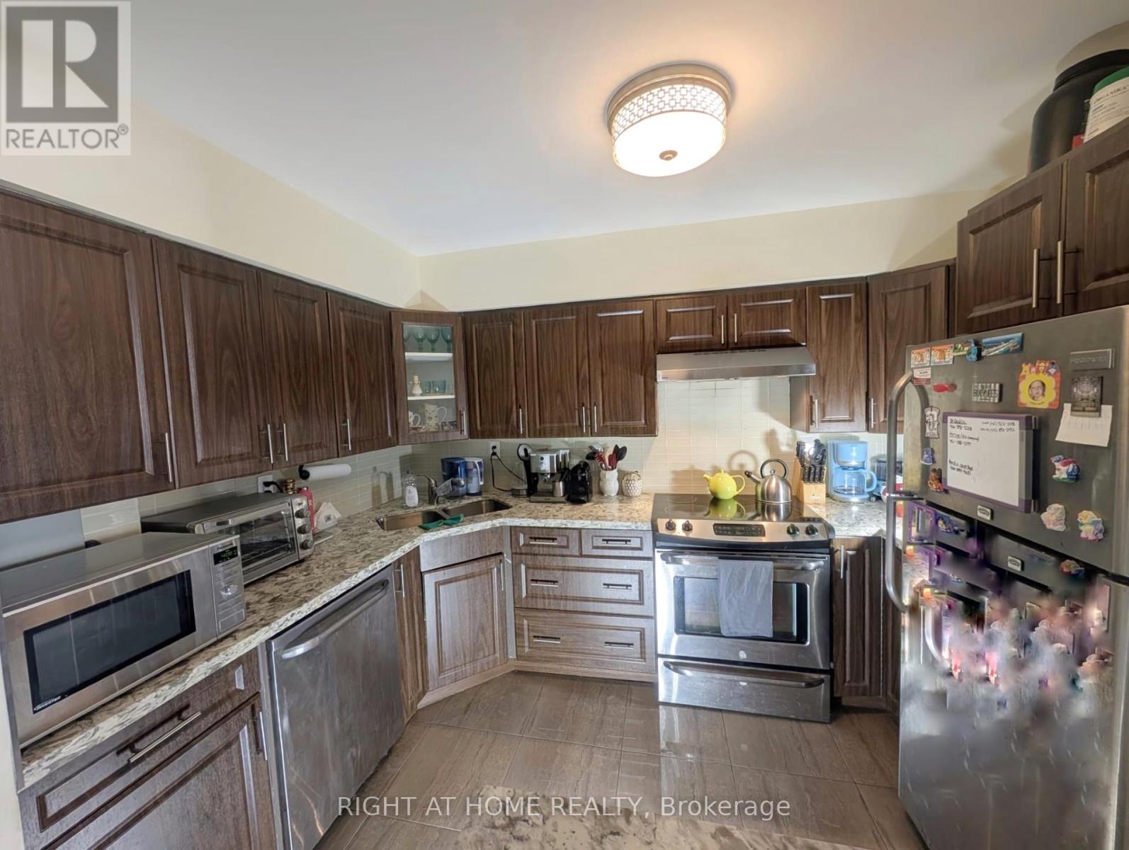 607 - 80 Quebec Avenue, Toronto, Ontario M6P 4B7 - Photo 2 - W12921992