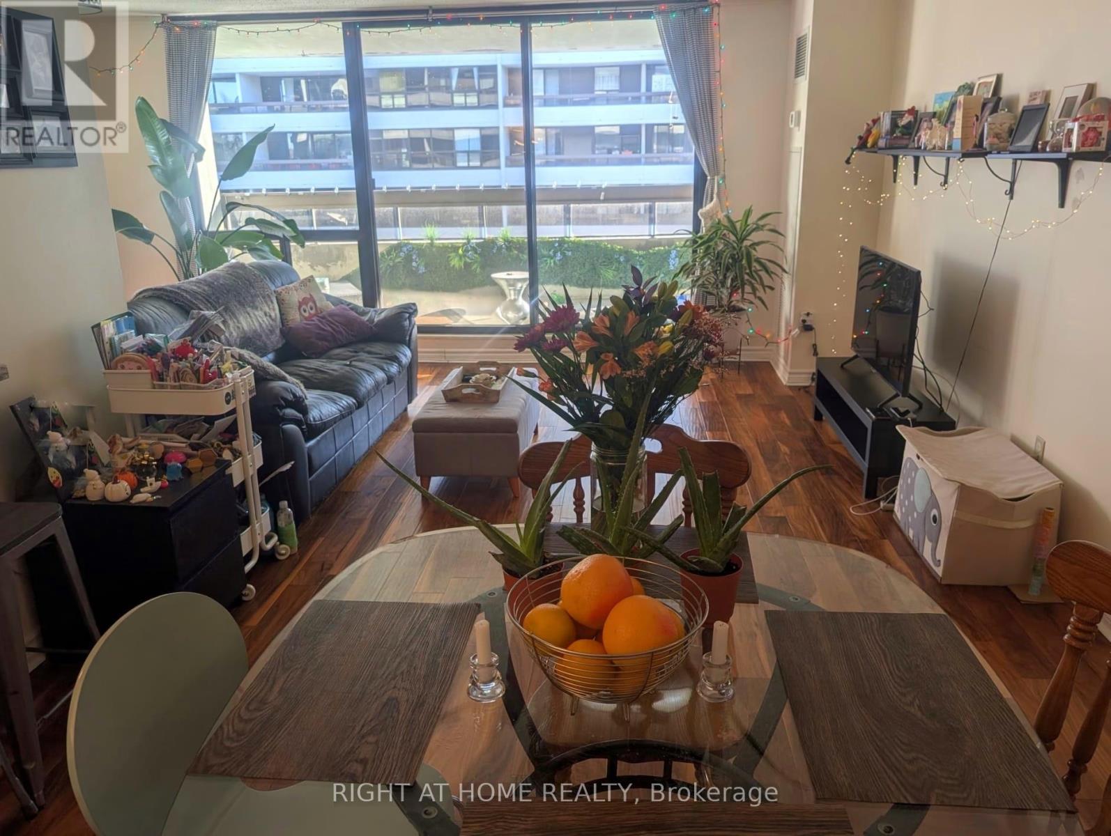 607 - 80 Quebec Avenue, Toronto, Ontario M6P 4B7 - Photo 5 - W12921992