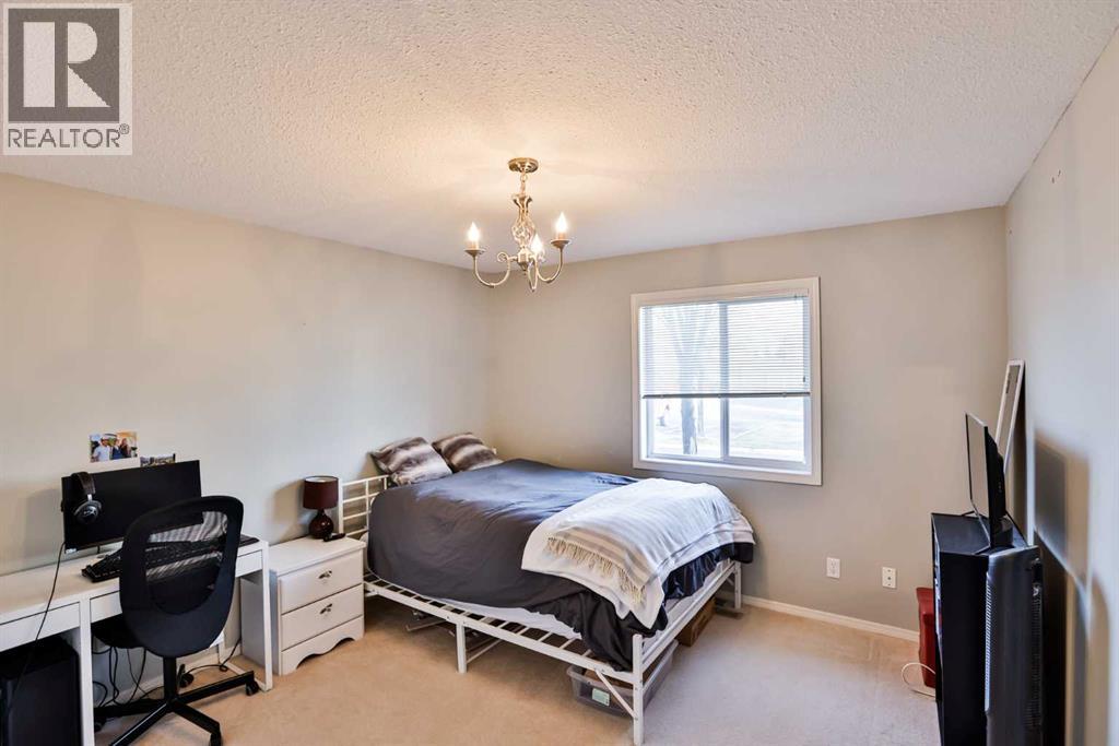 3, 149 Silkstone Road W, Lethbridge, Alberta  T1J 3Y6 - Photo 4 - A2295431