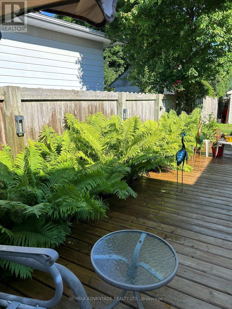 96 Rollscourt Place, London North, Ontario  N6G 1M2 - Photo 4 - X12922020