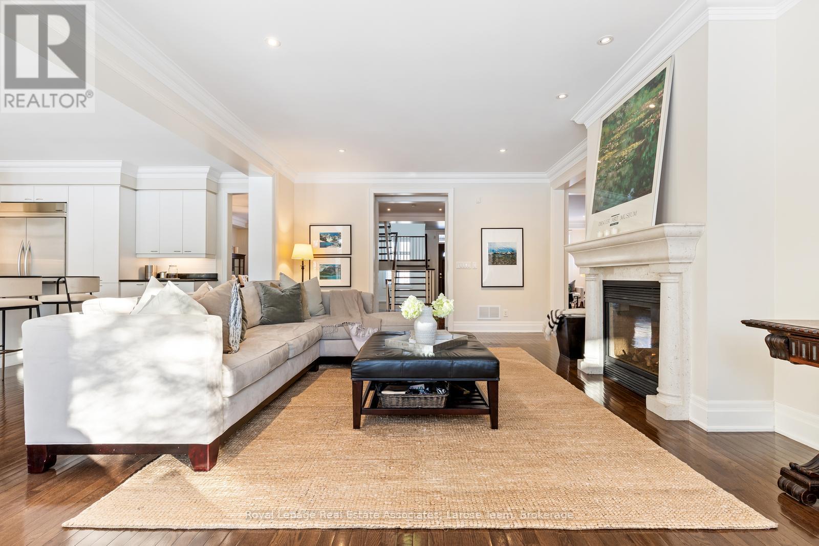 562 Gladwyne Court, Mississauga, Ontario  L5H 4L4 - Photo 12 - W12856138