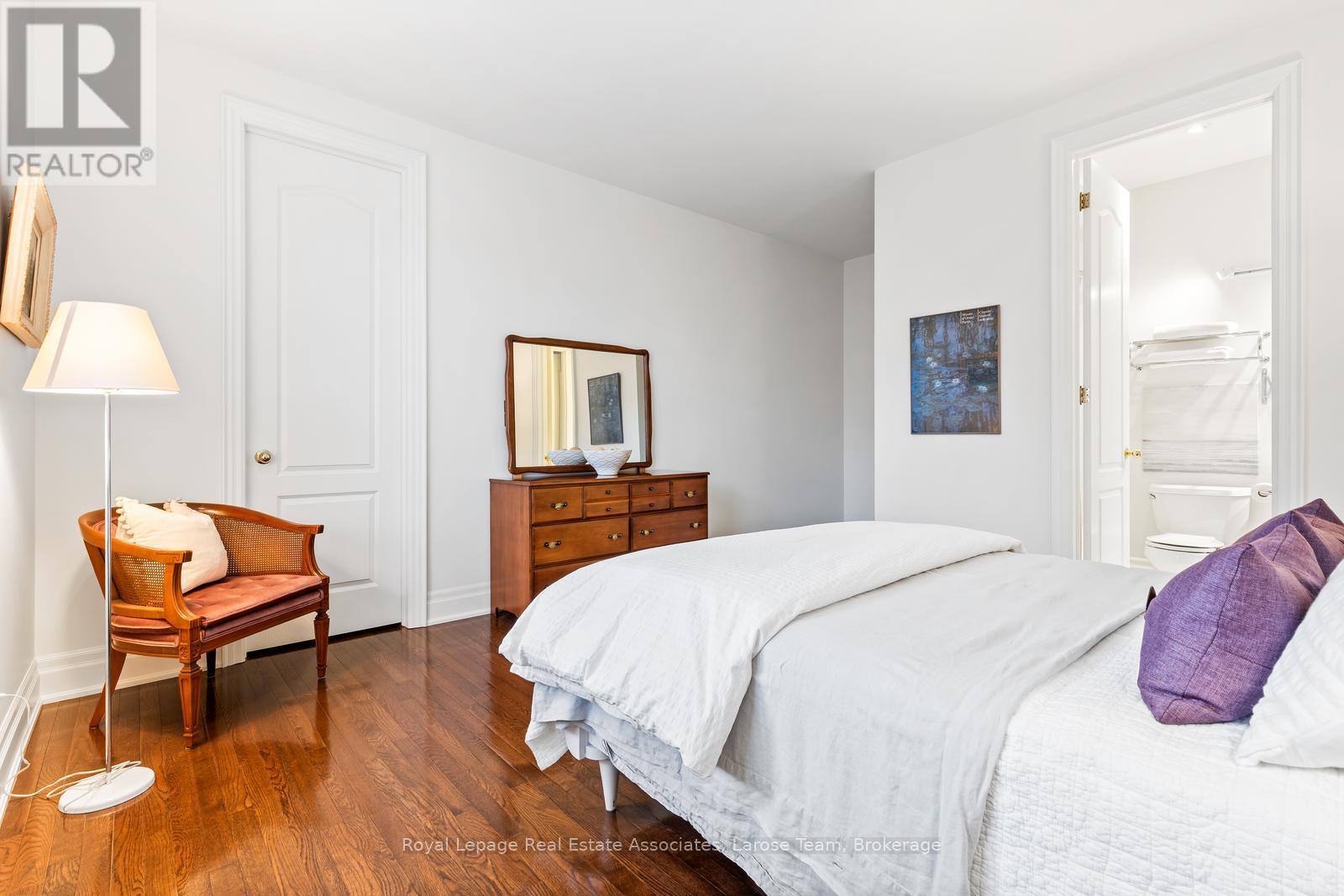 562 Gladwyne Court, Mississauga, Ontario  L5H 4L4 - Photo 34 - W12856138