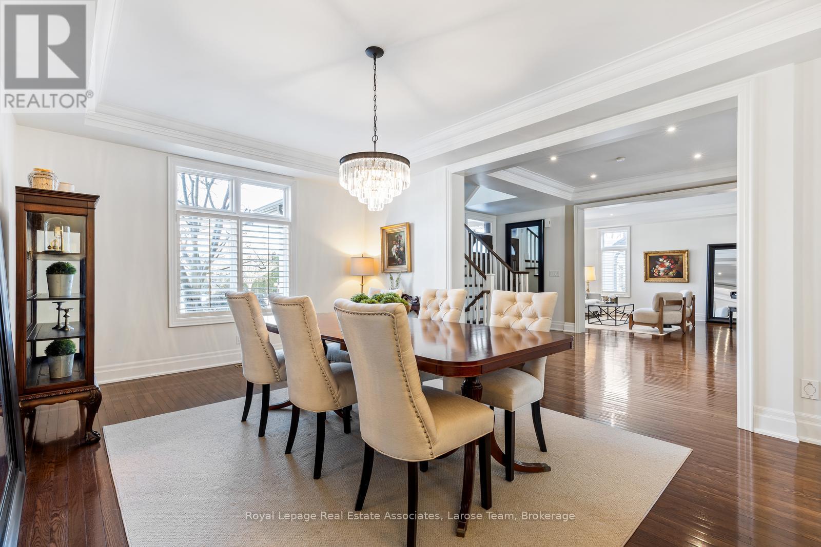 562 Gladwyne Court, Mississauga, Ontario  L5H 4L4 - Photo 8 - W12856138