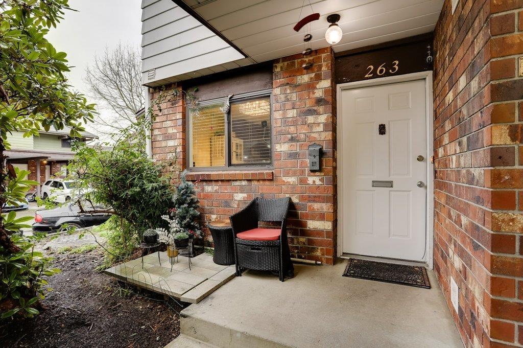 263 7493 140 Street, Surrey, British Columbia  V3W 6G5 - Photo 2 - R3102193