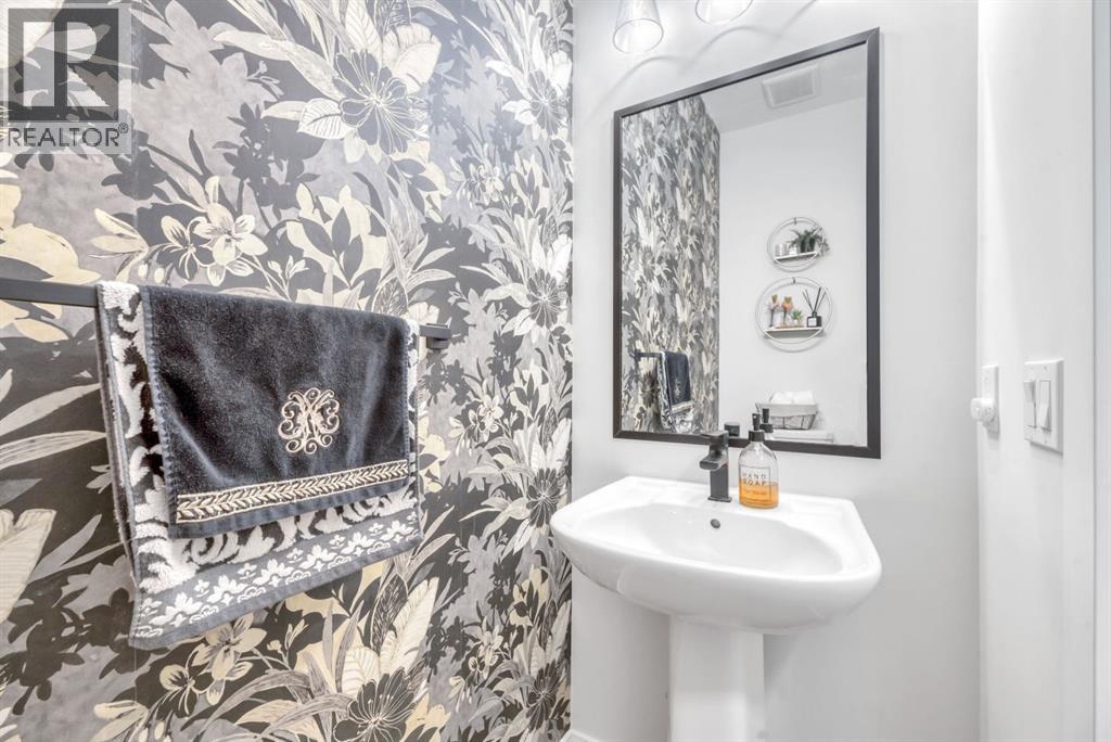 240 Creekstone Path SW, Calgary, Alberta  T2X 4X8 - Photo 18 - A2281659