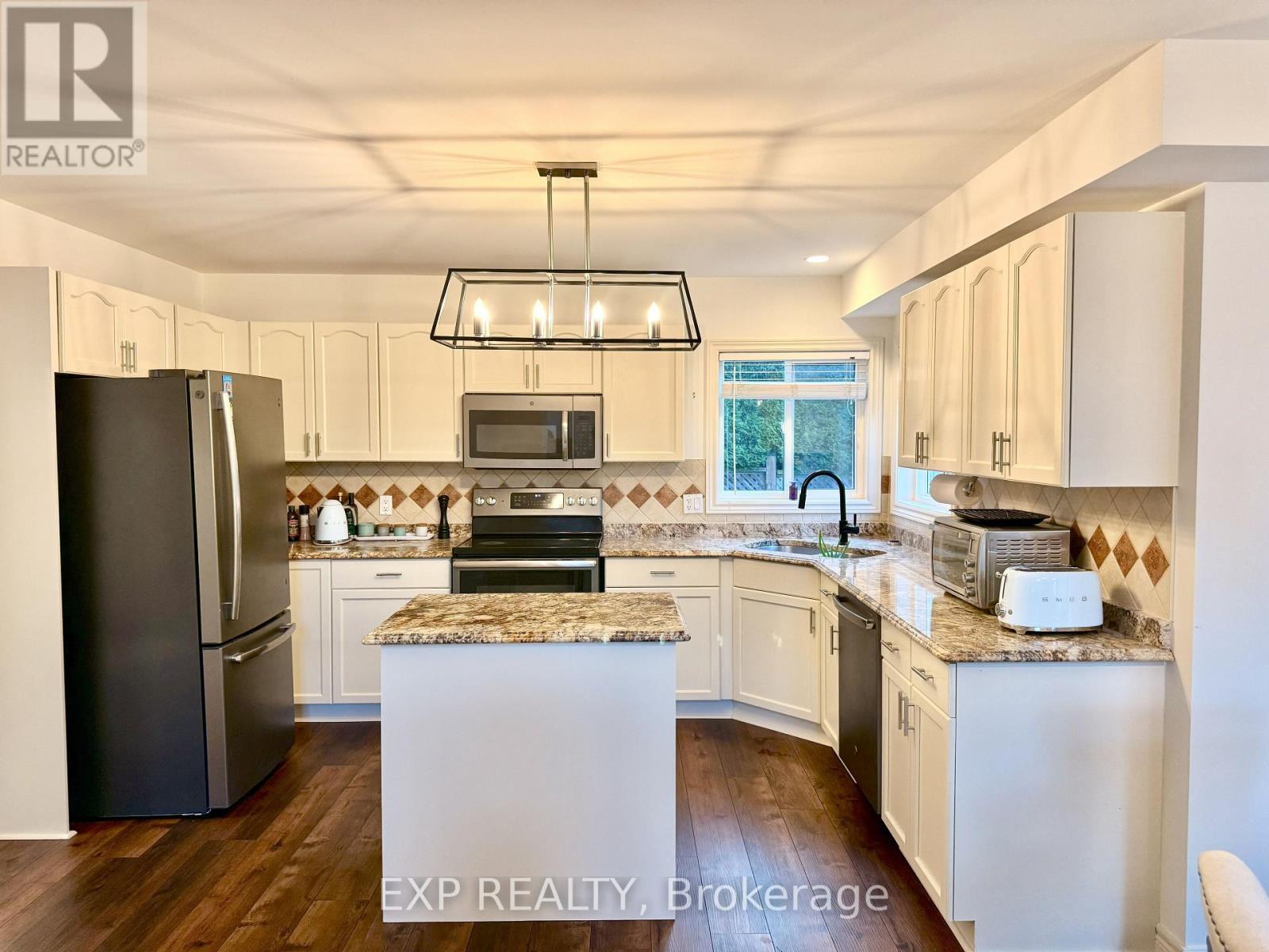 28 Loretta Drive, Niagara-On-The-Lake, Ontario  L0S 1T0 - Photo 8 - X12922034