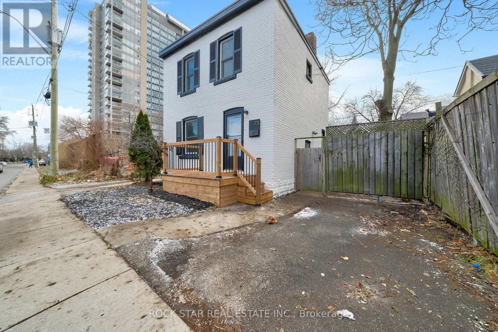 73 Peter Street, Hamilton, Ontario  L8R 1T4 - Photo 2 - X12922040