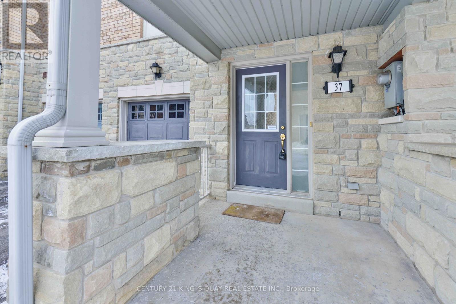 37 Prince Charles Way, Markham, Ontario  L6C 0B4 - Photo 2 - N12849564