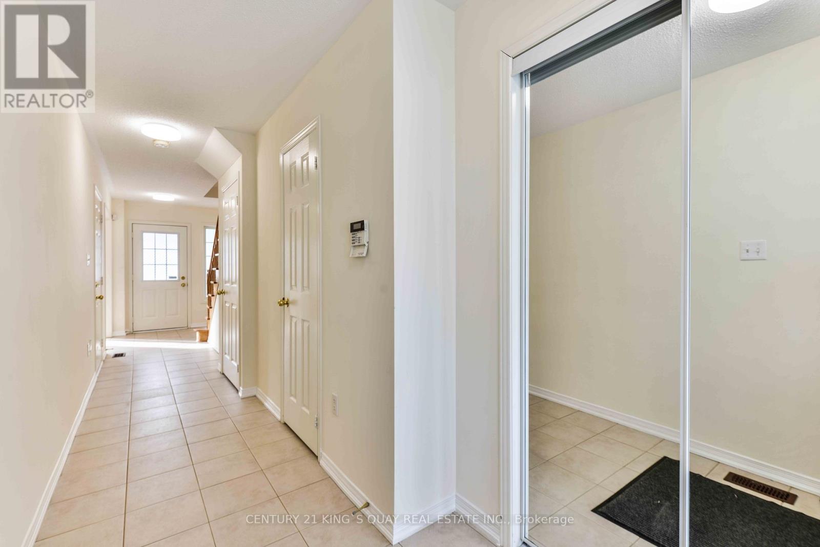 37 Prince Charles Way, Markham, Ontario  L6C 0B4 - Photo 3 - N12849564