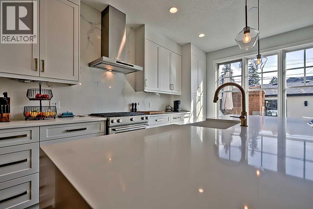 2438 25 Street Sw, Calgary, Alberta  T3E 1X6 - Photo 9 - A2296473