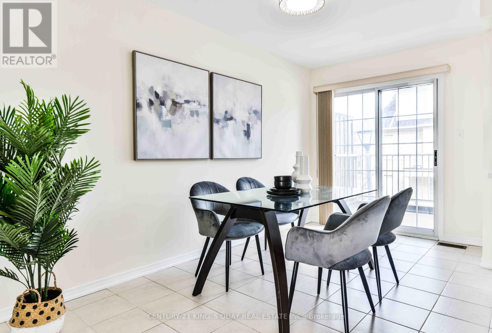 37 Prince Charles Way, Markham, Ontario  L6C 0B4 - Photo 12 - N12849564