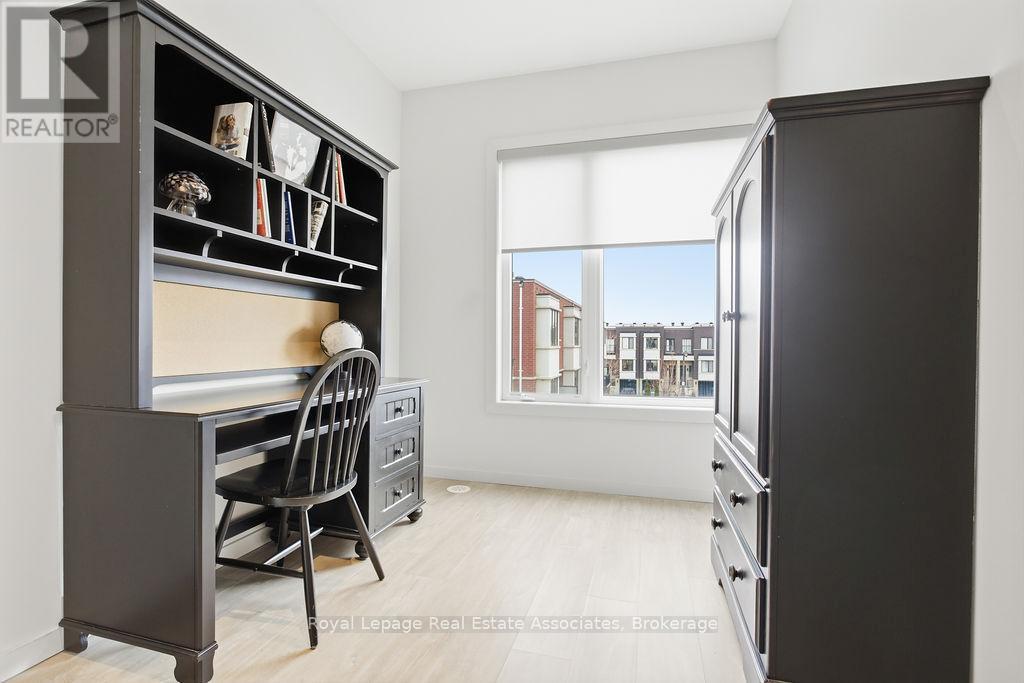 228 Vellwood Common, Oakville, Ontario  L6L 0E8 - Photo 11 - W12921516