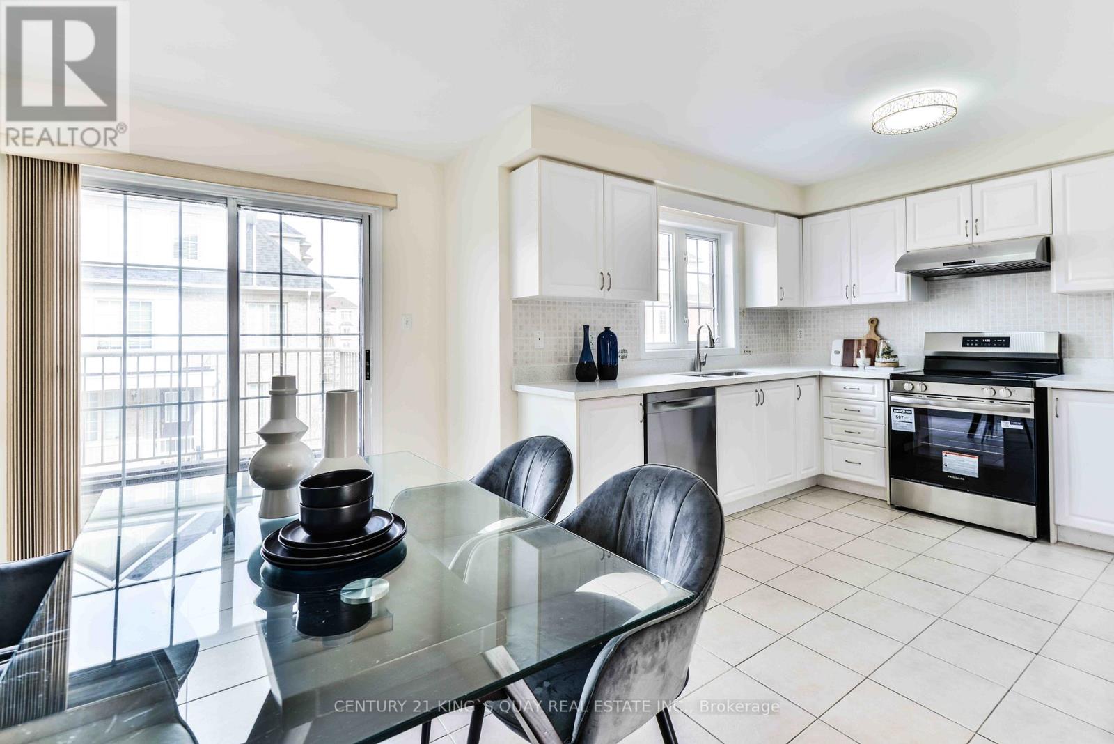 37 Prince Charles Way, Markham, Ontario  L6C 0B4 - Photo 9 - N12849564