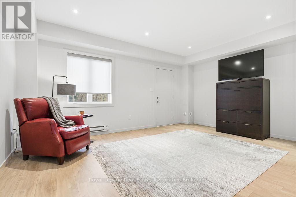 228 Vellwood Common, Oakville, Ontario  L6L 0E8 - Photo 15 - W12921516