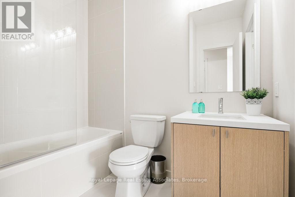 228 Vellwood Common, Oakville, Ontario  L6L 0E8 - Photo 12 - W12921516