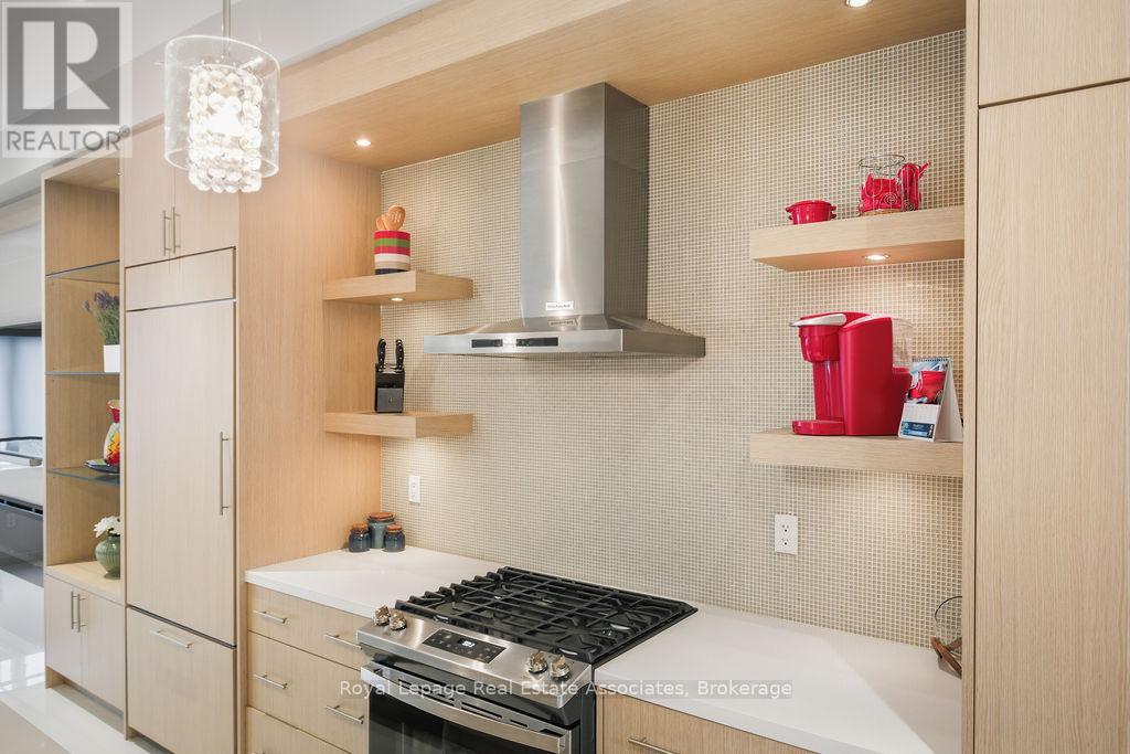 228 Vellwood Common, Oakville, Ontario  L6L 0E8 - Photo 4 - W12921516