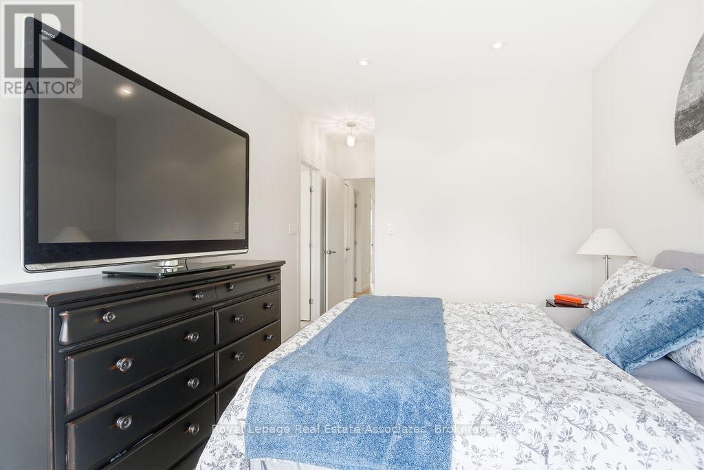 228 Vellwood Common, Oakville, Ontario  L6L 0E8 - Photo 9 - W12921516